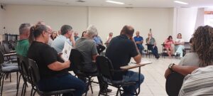 Foto dos diáconos permanentes no auditório da Cúria da RENSA, em Contagem